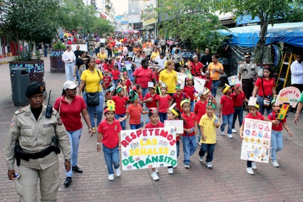 Escuelas dignas y salarios justos