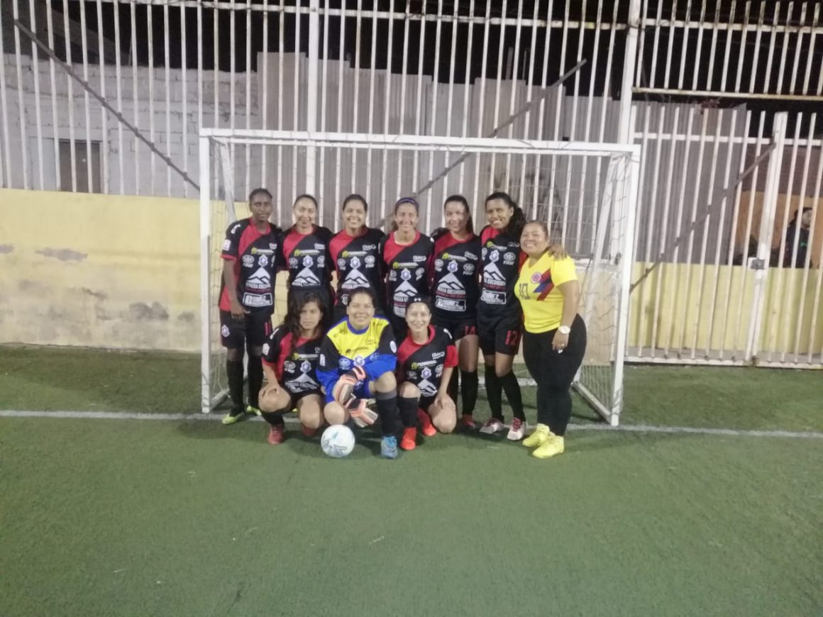 Colombianas crean equipo de fútbol femenino y empiezan a cosechar triunfos en Antofagasta