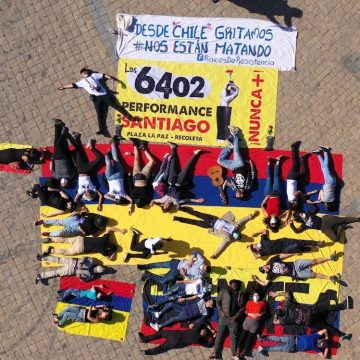 Diáspora colombiana en Santiago, realizó acto cultural en memoria de falsos positivos